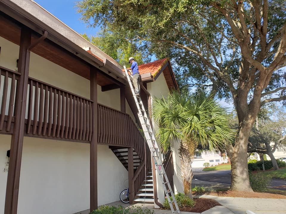 📷 Let It Flow! Gutter Cleaning like never before. Ensure your gutters are debris-free and ready for any weather. 📷 #CLPressureWashing #clpressurewashingservices #guttercleaning #pressurewashing #Auburndale #Winterparkflorida #orlando #tampabay #nearme #winterhavenfl