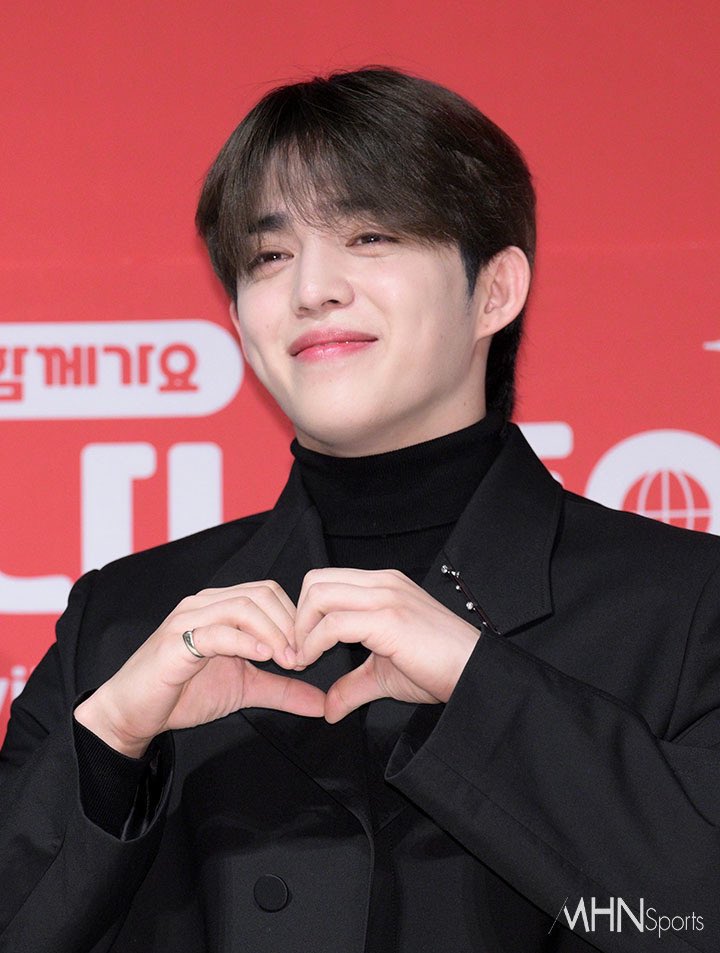 SEVENTEEN S.COUPS ‘I love you, NANA Tour’

it feels so surreal to see him at an official event again 😭😭

[Ms포토] 세븐틴 에스쿱스 '사랑해요 나나투어' (출처 : MHN스포츠 | 네이버 TV연예) naver.me/5K5s7isC