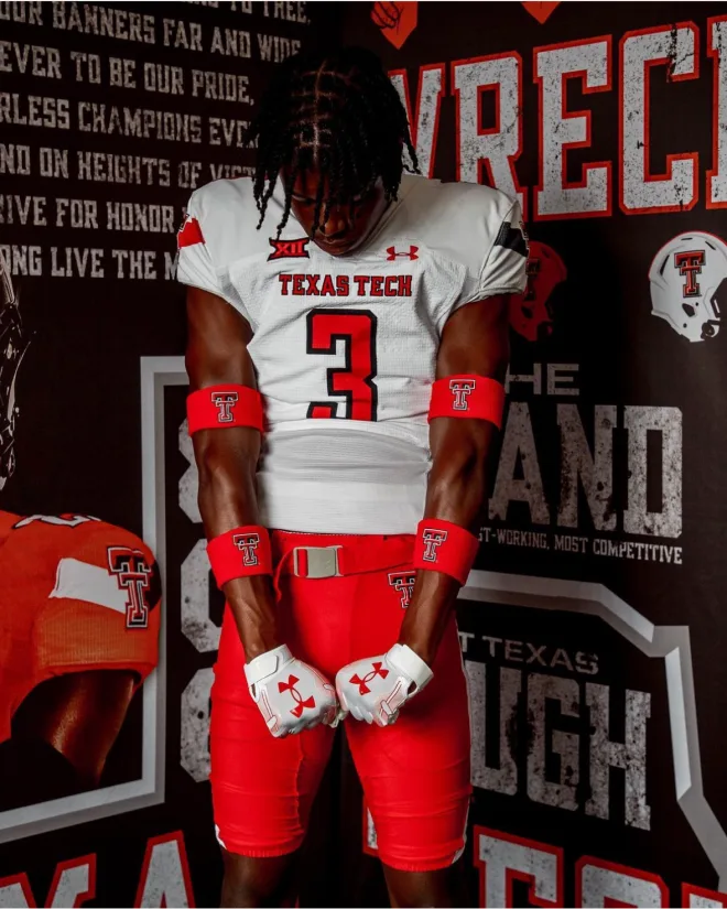 Our signee Q&A series rolls along with Huntsville (TX) cornerback Isaiah Collins (@3Boss03). 'I’m coming to work, and even when I reach my goals, I’m still going to keep working.' ▶️texastech.rivals.com/news/signee-q-…