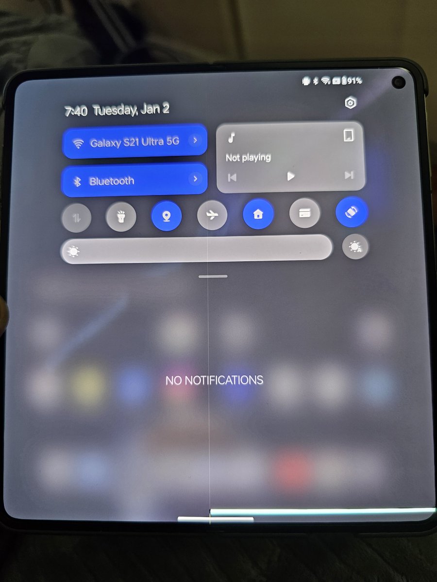 MMAFIGHTER1's tweet photo. @OnePlus_USA What can you guys do about this screen issue? It happened with normal use. No drops, slams. I just opened it and I see this. https://t.co/pvuu2yjHRS