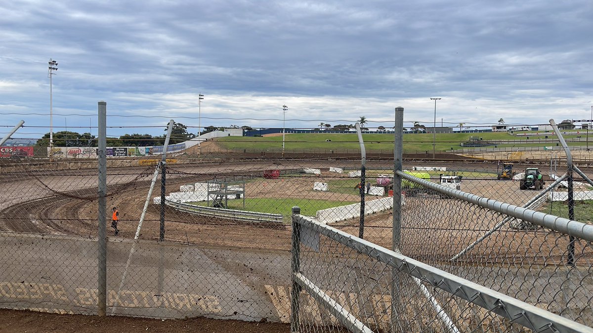 One of the best places to watch Midgets in this country @murraybridgespeedway