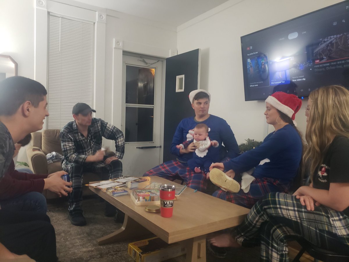 MarieWohlgamuth's tweet photo. Christmas fun with my amazing nephews and nieces 💕 https://t.co/5d6rVgUlxi