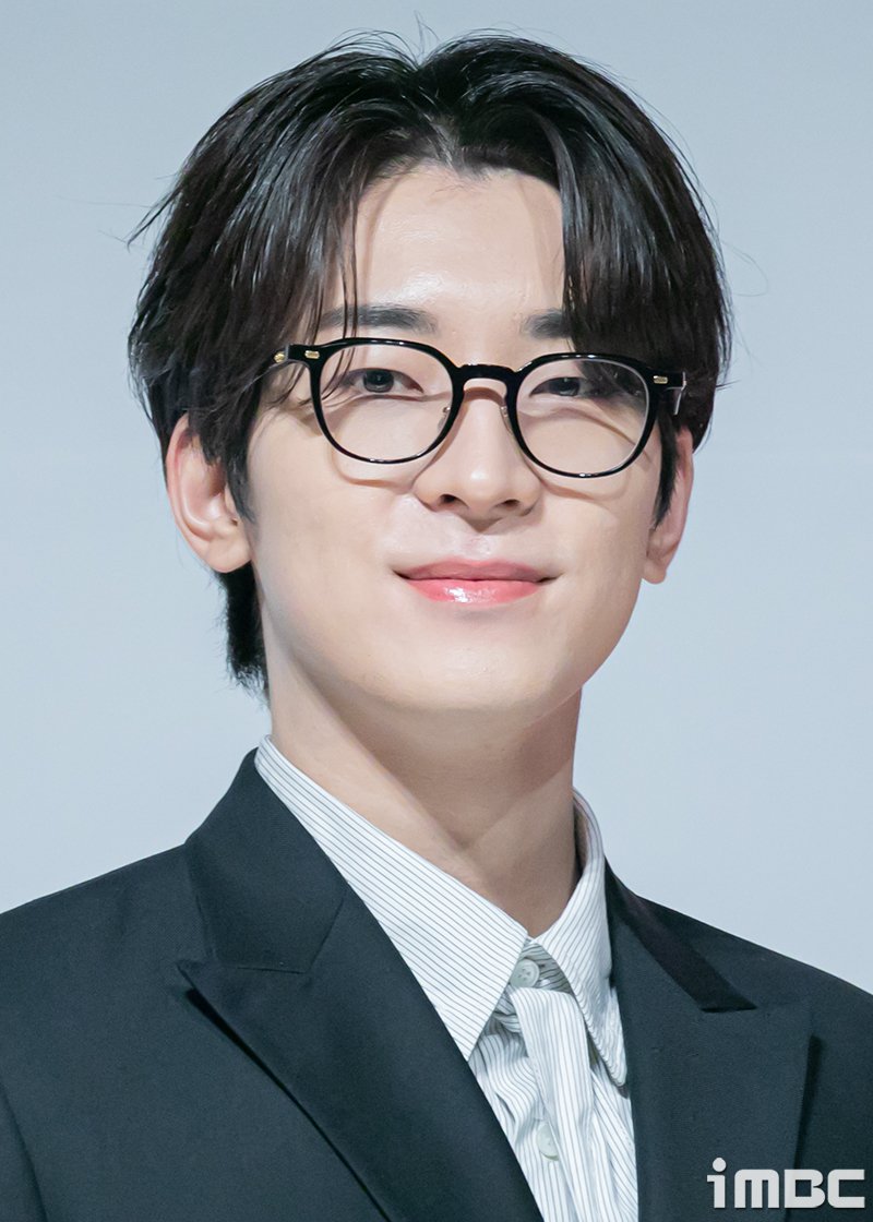 세븐틴 원우, 안경선배 #나나투어 #나영석 #이탈리아 #세븐틴 #SEVENTEEN #원우 [iMBC 직찍]

⬇️고화질 Click Plz⬇️
enews.imbc.com/News/RetrieveN…