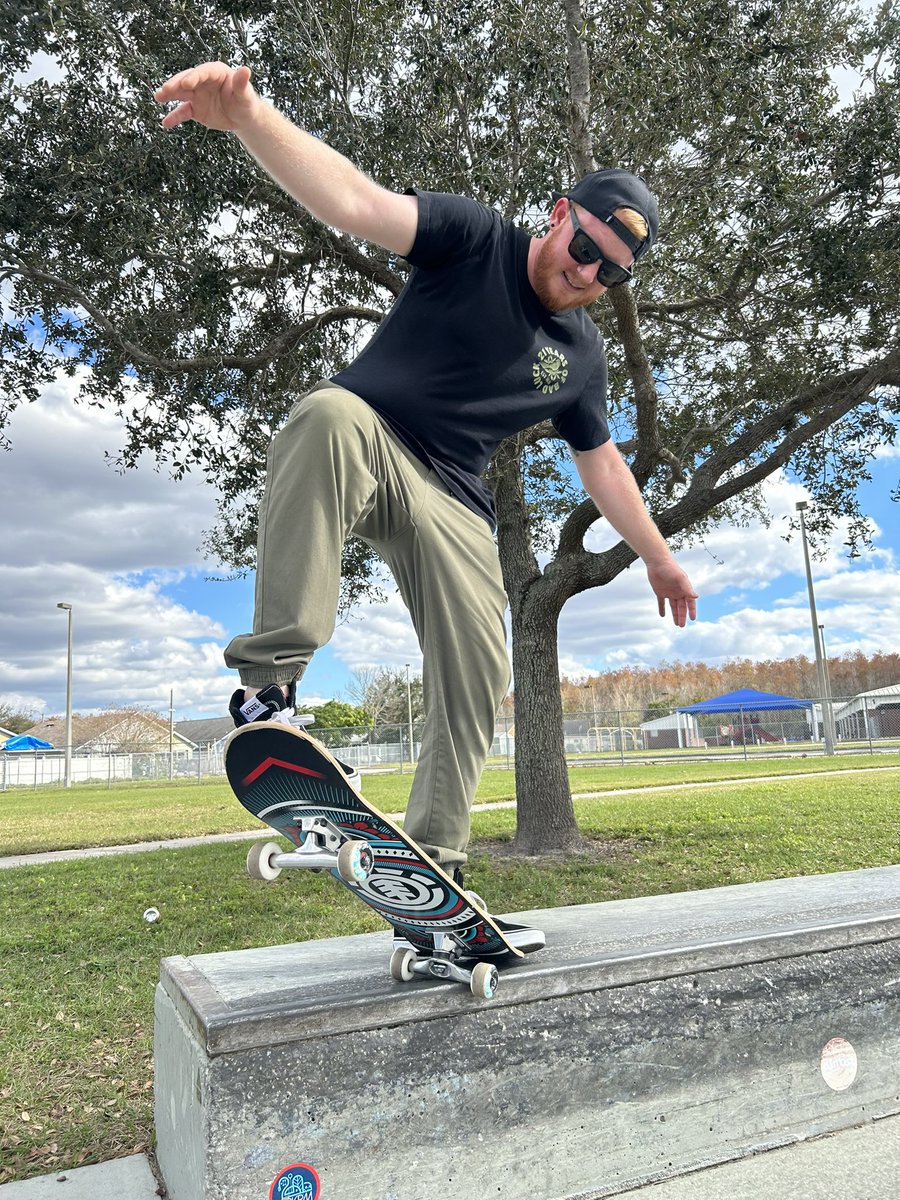 JohnnyMakes_Art's tweet photo. My gf took this picture of me being a poser at the skatepark, so I fixed it. #skateskateboarding #art #skateordie #thrashermagazine #StreetArt #skate #skatepark #ollie #brailleskateboards #elementskateboards #skaterart #Stickers #MONSTERS https://t.co/DNFMmCIXdK