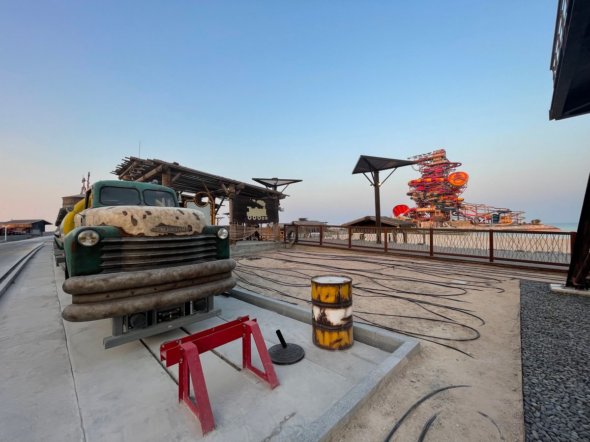 jy1's tweet photo. Winter in Qatar is a great time to be exploring a world of new tourist attractions......introducing  Meryal Waterpark. A real treat for those that enjoy a thrill and great views of Lusail. https://t.co/dmakVrNSnv