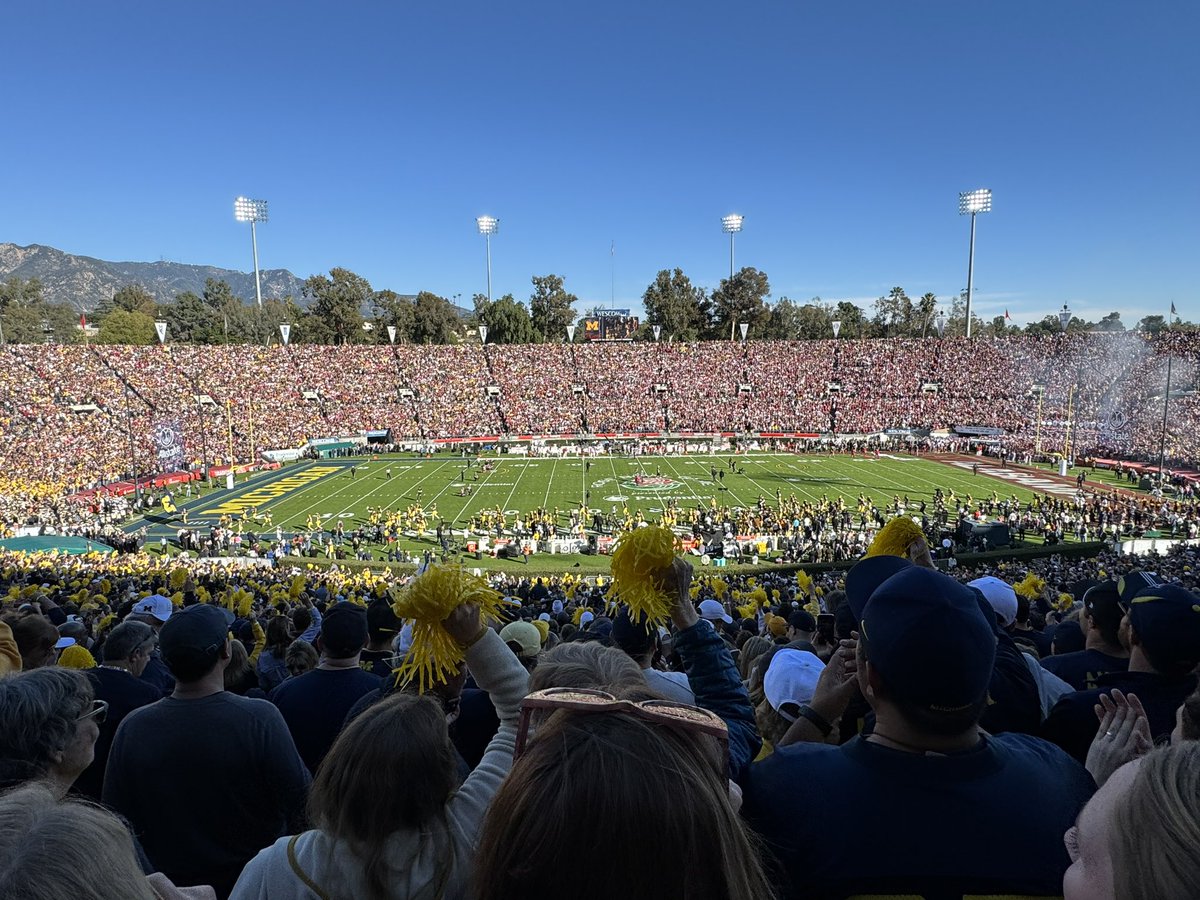roachjl's tweet image. How it started vs how it finished  #MichiganFootbball #RoseBowl