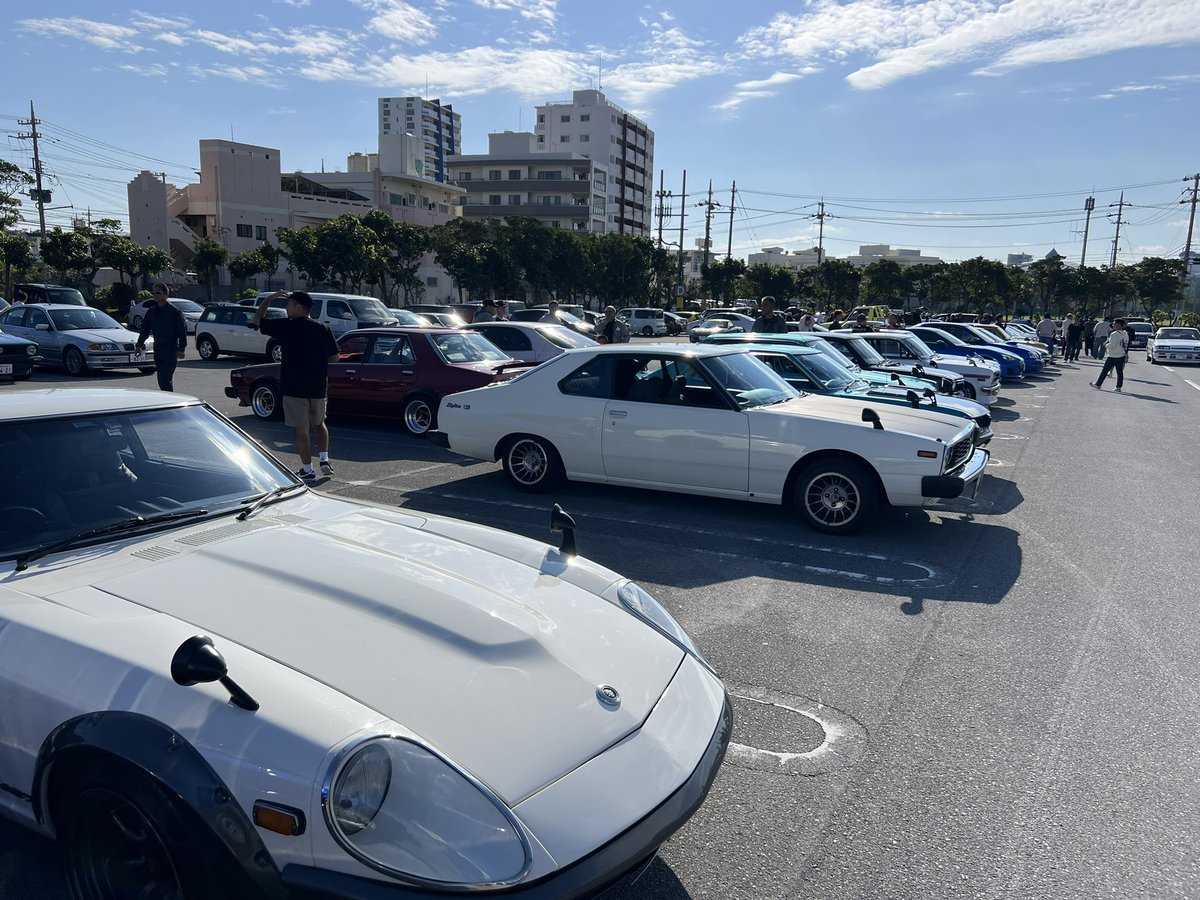 toc888et's tweet photo. 恒例の北谷美浜での旧車会
良い天気でよかった。
北上しようとしたら午後から雨の予報
慌てて引き返しました。
#sa22c #サバンナrx7 #沖縄旧車 https://t.co/kD1jtuM7oW