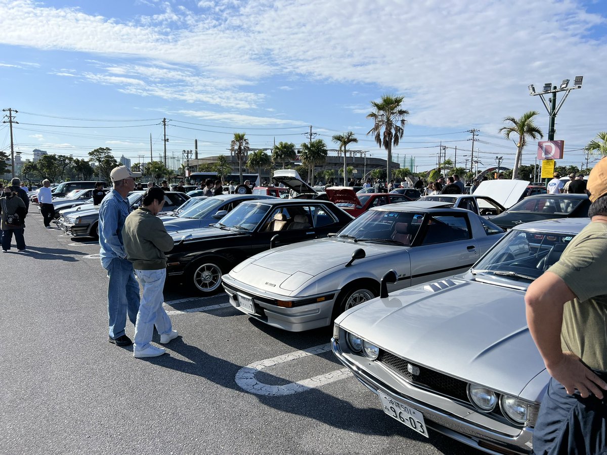 toc888et's tweet photo. 恒例の北谷美浜での旧車会
良い天気でよかった。
北上しようとしたら午後から雨の予報
慌てて引き返しました。
#sa22c #サバンナrx7 #沖縄旧車 https://t.co/kD1jtuM7oW
