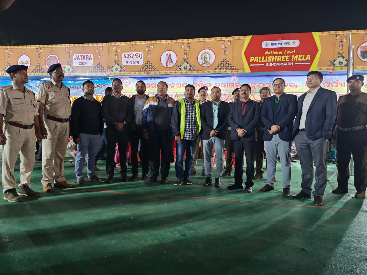 DfoSundargarh's tweet image. RCCF Rourkela, @DfoBonai &amp;amp; @DfoRourkela visited the stall by @DfoSundargarh &amp;amp;team at Jatra 2024 showing the activities done by the division &amp;amp; stall for sale of products made by VSS members.
#OFSDP 
@ForestDeptt @pccfodisha @PCCFWL_Odisha @susantananda3 @DMSundargarh @IPR_Odisha