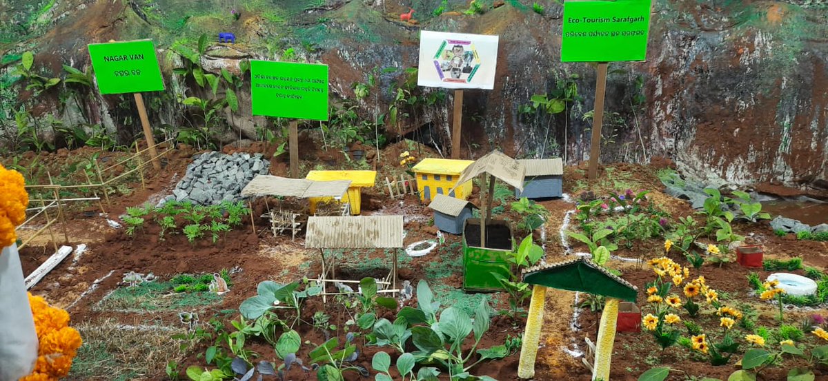 DfoSundargarh's tweet image. RCCF Rourkela, @DfoBonai &amp;amp; @DfoRourkela visited the stall by @DfoSundargarh &amp;amp;team at Jatra 2024 showing the activities done by the division &amp;amp; stall for sale of products made by VSS members.
#OFSDP 
@ForestDeptt @pccfodisha @PCCFWL_Odisha @susantananda3 @DMSundargarh @IPR_Odisha