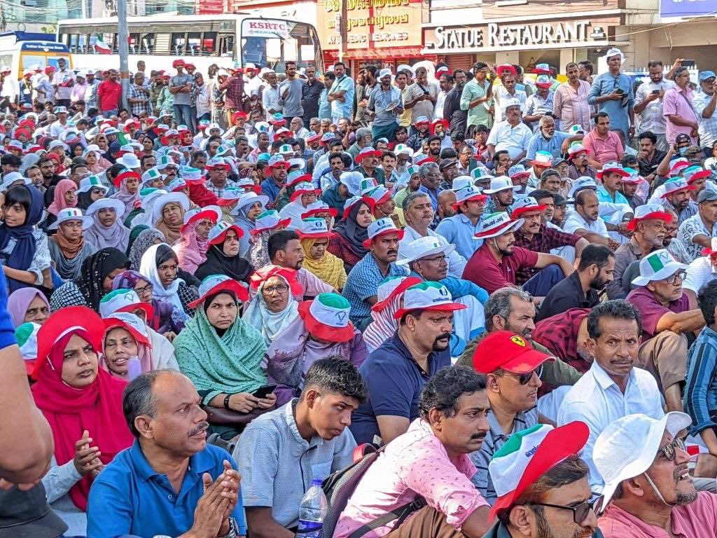 umarpalode's tweet photo. Tens of thousands now blockading the Kerala Government Secretariat demanding #CasteCensusInKerala https://t.co/J9dFQhPLur
