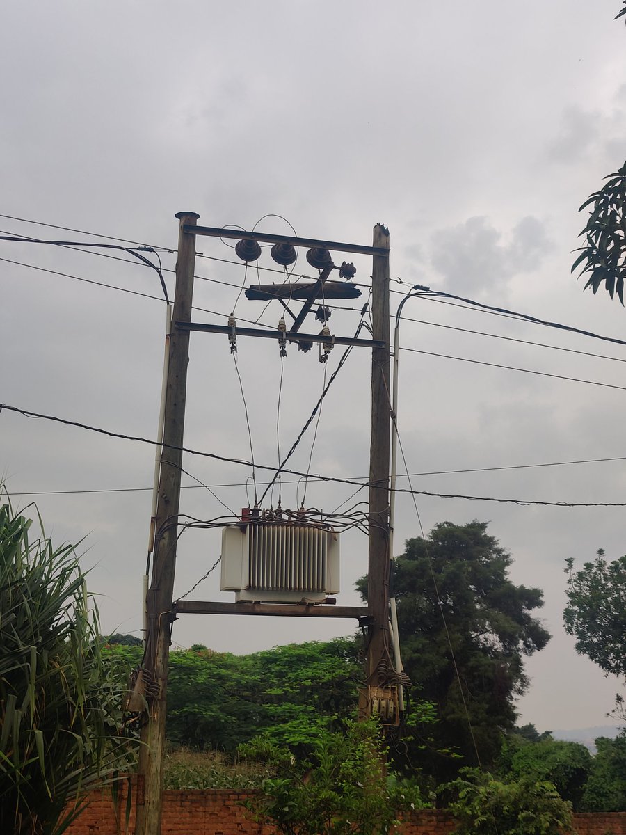 Arnold6196's tweet photo. @UmemeLtd we have a smoking pole here next to Mackay Church of Uganda Nateete, the transformer has been sparking since 30th December 2023 we have made complaints and received promises but no help has come on ground. Please come and help us our property is at risk of damage https://t.co/WsZyoiBSlF