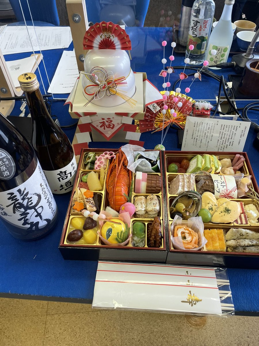 kosamiya's tweet photo. 2024年はラジオ生放送からスタート🎍
お便り沢山ありがとうございました。お年玉プレゼントお楽しみに！
放送後、日本列島が大きく揺れました。
人のために何ができるのか、ラジオを通して見つめ直していきたいです。#wbsradio #全開月曜日 https://t.co/p8ubd76vIr
