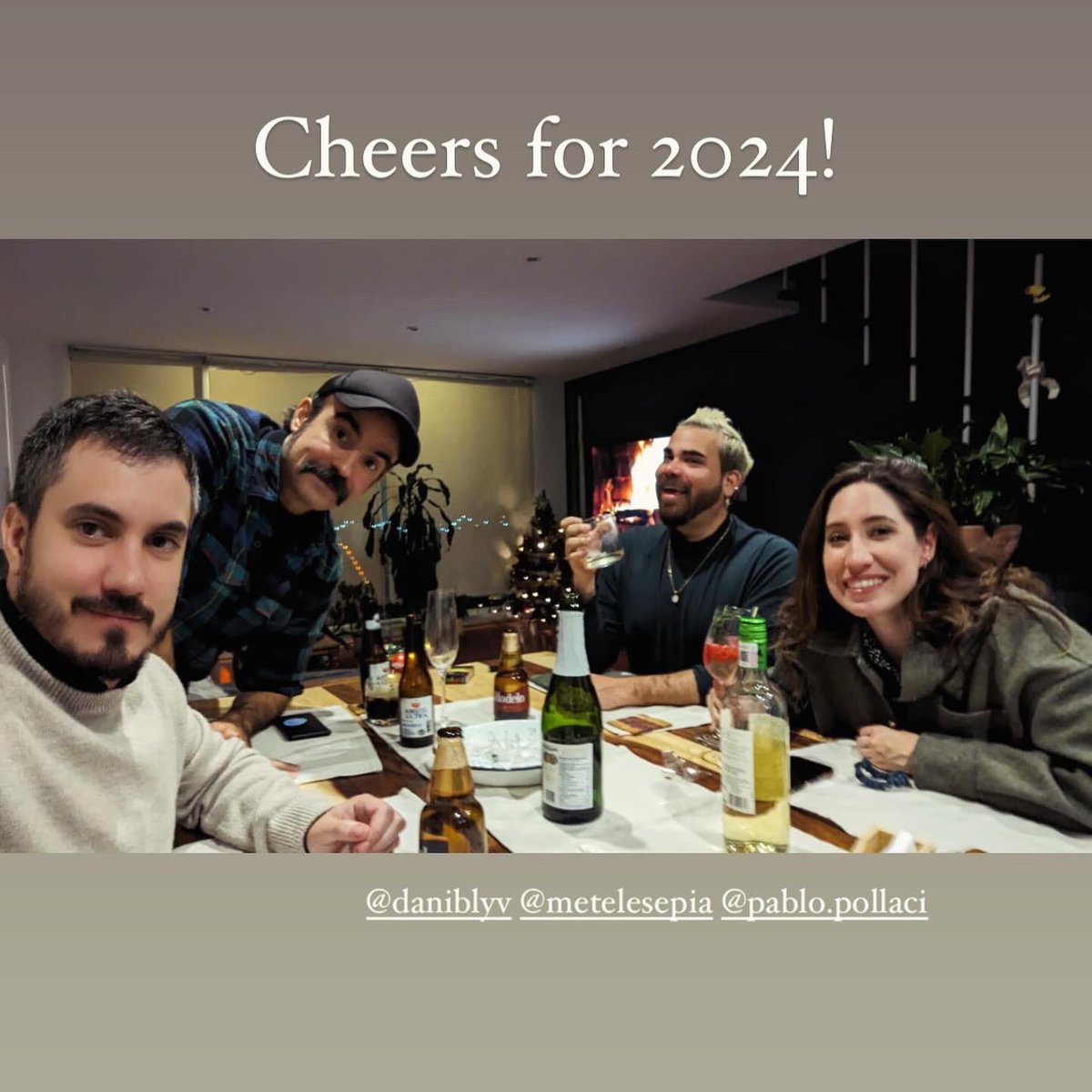 What a year! Disfruté cada momento especial con mi familia, amigos, esposo y todos los que forman parte de mi locuas vida… adiós 2023 y gracias! Que venga mucho amor, salud, dinero y cosas padres para este 2024! . . . #actor #artist #thankful #bye2023hello2024✨♥️ #letsdothis