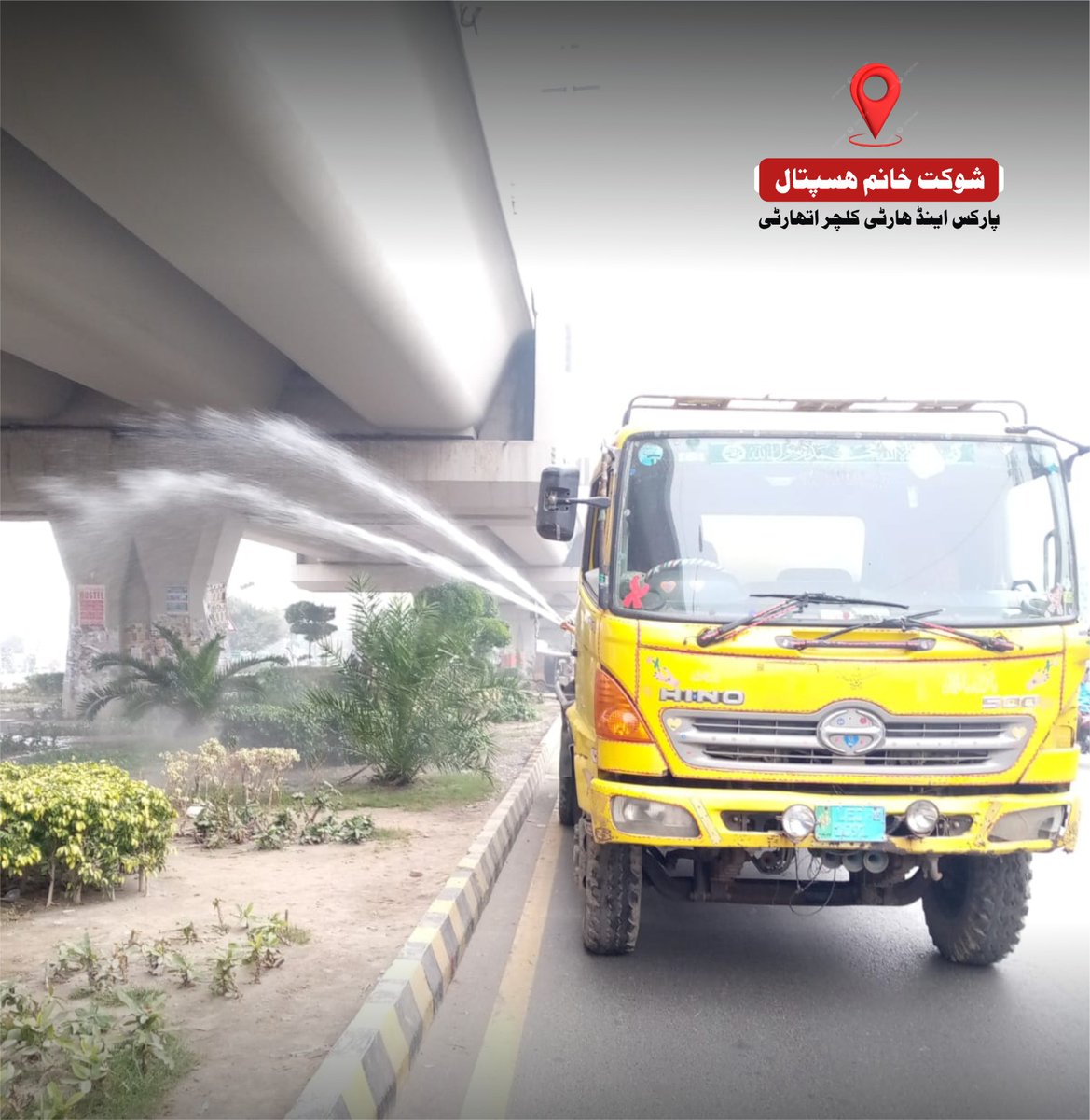 PhaLhr's tweet image. پارکس اینڈ ہارٹی کلچر اتھارٹی کی واٹر ٹینک گاڑی شوکت خانم ہسپتال کی گرین بیلٹ پر پانی لگا رہی ہے۔

#treewatering #Lahore