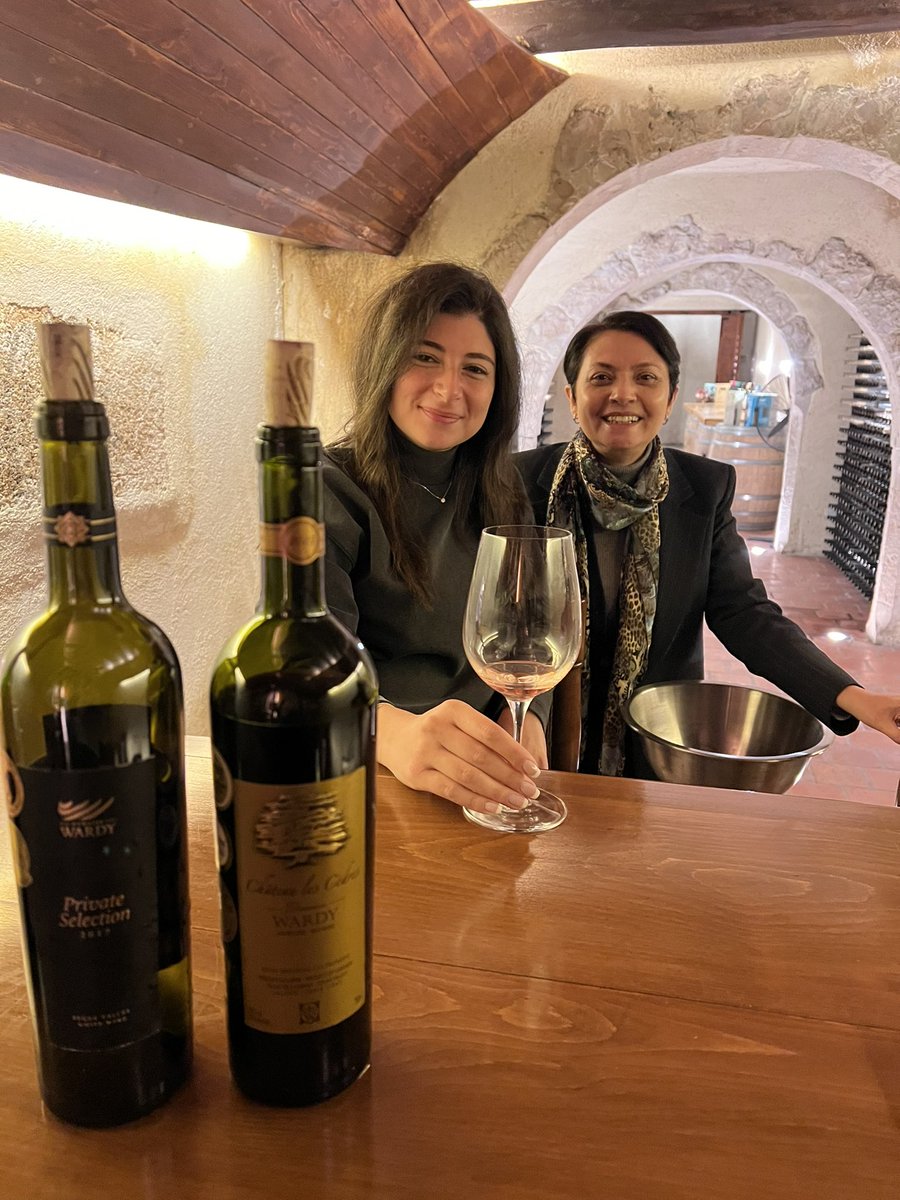 domainewardy's tweet photo. A beautiful tasting with @yarahourani at the cellar
.
#wine #redwine #rosewine #whitewine #winetasting #vegan #veganwine #sustainable #sustainablewine #awardwinningwines #premiumwine #lebanesewine #lebanesewineries #winesoflebanon #zahle #beqaa #lebanon #familybusiness https://t.co/mqplQFnkaD