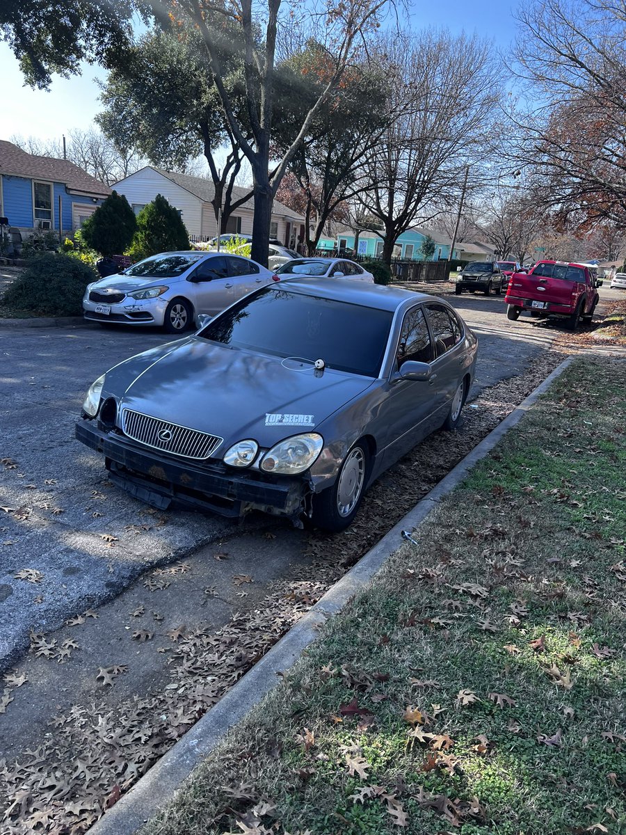 Gilbert29444975's tweet image. Took a L this week👎 #lexusgs300 #gs300 
Had to tow it home to work on the car 🫠 great “new years”