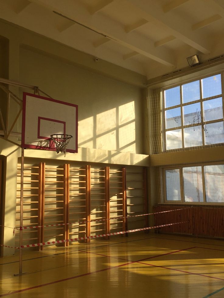 Услышав шаги, юноша торопливо что-то прячет в карманы брюк, оглядываясь на вошедшего и тут же вздыхая с облегчением.

–А я то подумал... Привет, ты меня тут не видел, договорились? – он подмигивает снова садясь на полу спокойно и расслаблено