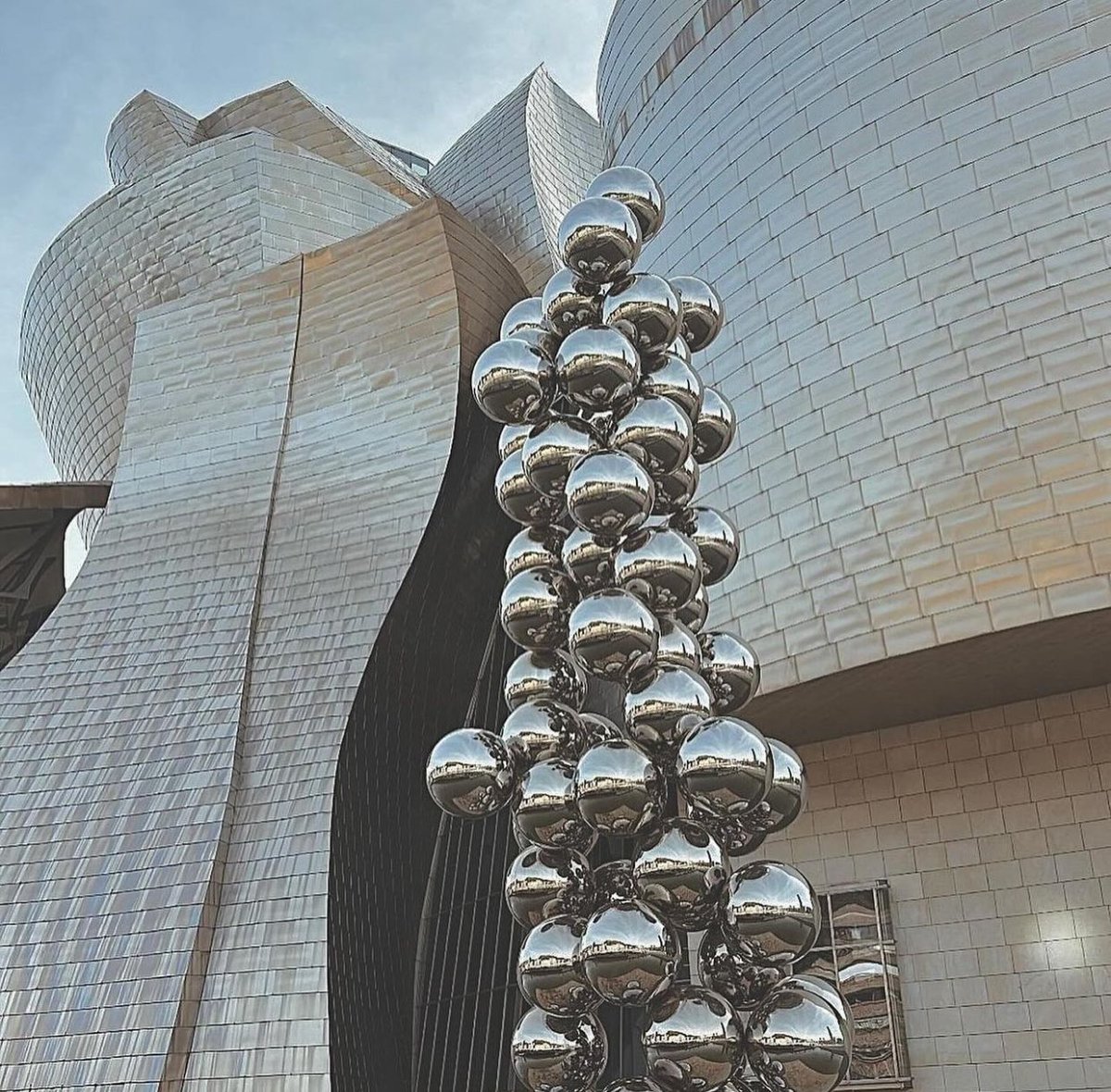 ¡Tan feliz! ¡Sin palabras! 😍
@Guggenheim @MuseoGuggenheim #GuggenheimBilbao  
@i_Euskadi