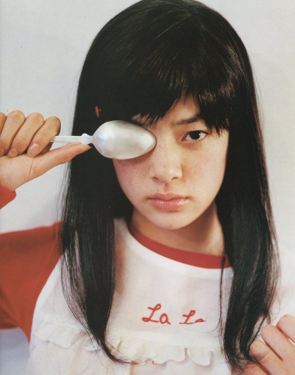 ken29716939's tweet photo. spoon. 2002年2月号

New Year's Model

実日子が着るラーラちゃんの世界(抜粋)

モデル:市川実日子

撮影:ホンマタカシ https://t.co/JSVk5hderL