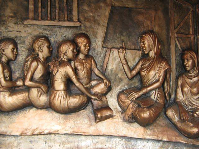 3 jan 1831, Born. 
Savitribai Phule,
pioneer of feminist movement in india. first woman teacher. started first school for girl children against opposition. role model to young generation to aim and fight for equality &amp; justice

#SavitriBaiPhuleJayanti  #role_model