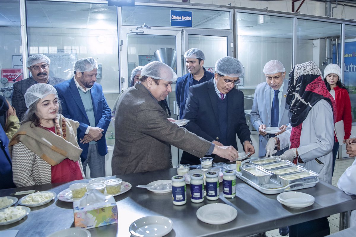 milkvaluechain's tweet photo. Department of Dairy Technology, University of Veterinary &amp; Animal Sciences actively collaborated with Cakes &amp; Bakes in a joint effort. https://t.co/r5mRcV28yu