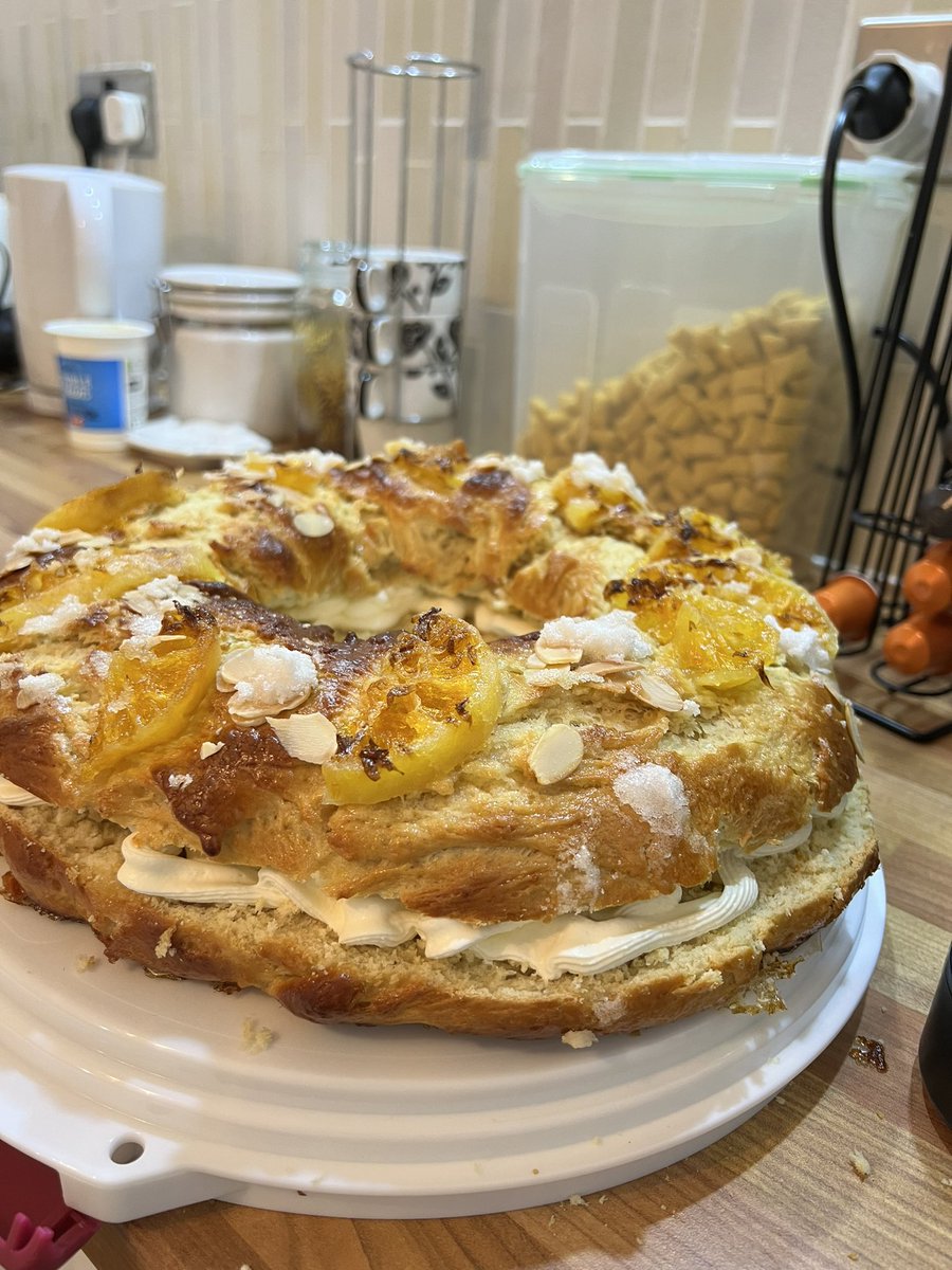 chuxi93's tweet photo. Home made roscón de reyes 😚 https://t.co/gQvNK1svo2