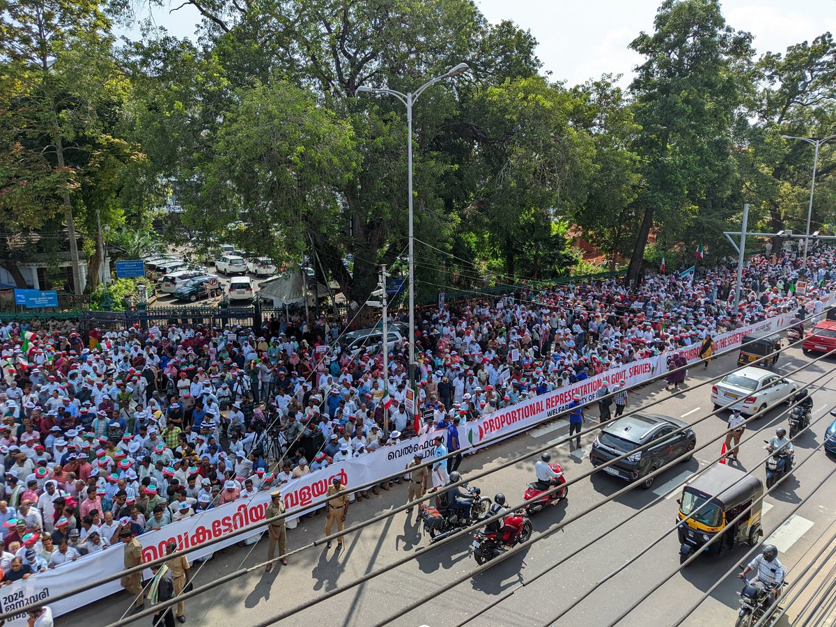Sabeelcbr's tweet photo. Massive crowd in state capital demanding #CasteCensusinKerala

@Welfarepartyker https://t.co/0cVnBssBhw