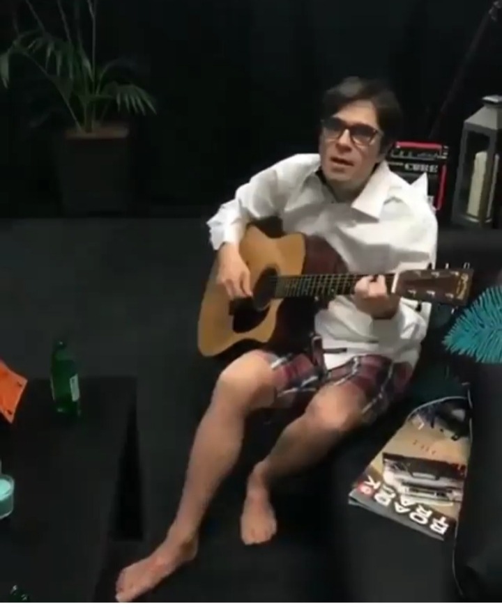 Hourly Weezer tweet media