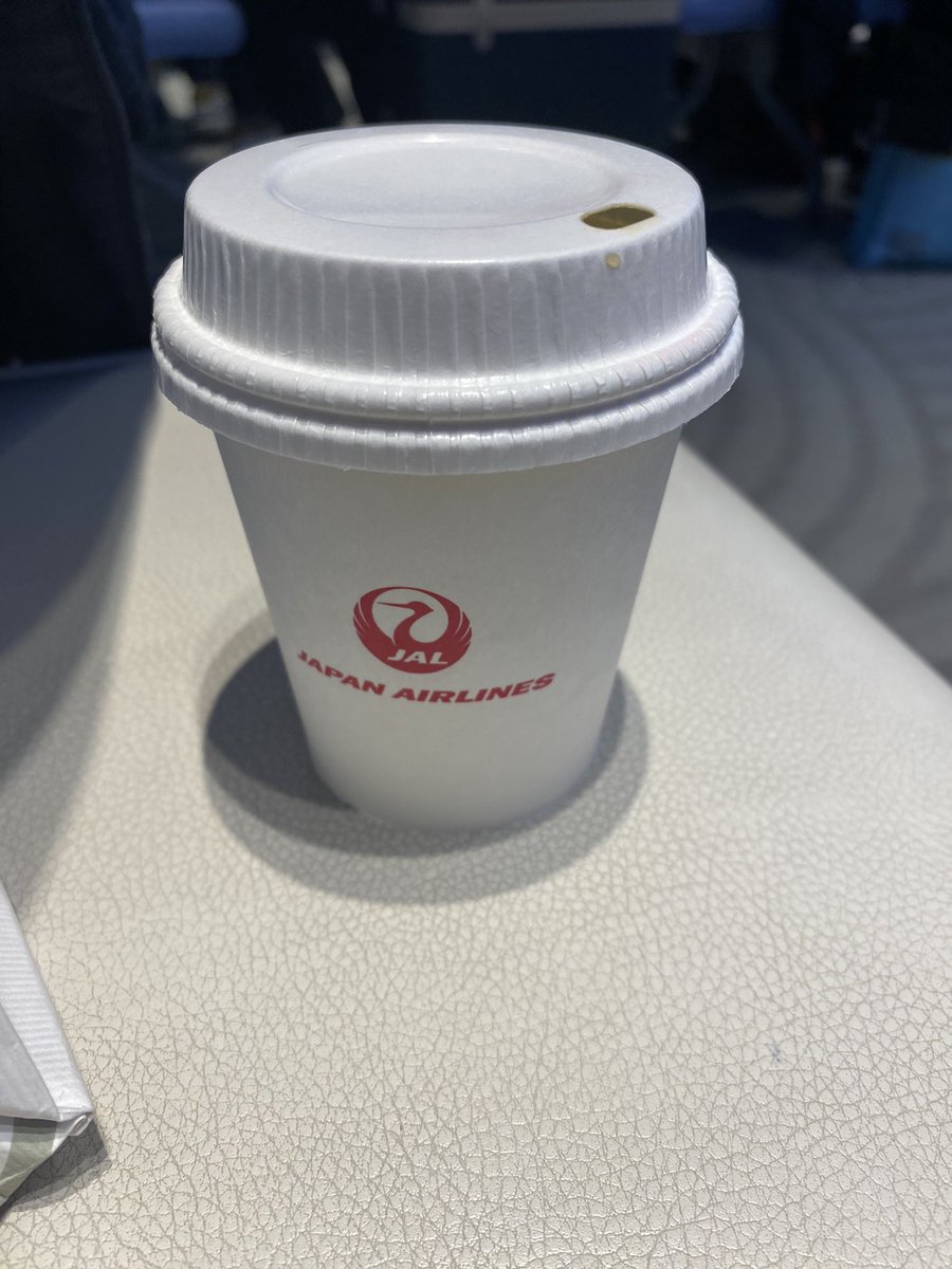 k_YazM's tweet photo. 3時間の遅延。コーヒーサービス❤️ https://t.co/rkr8j6Gj7B