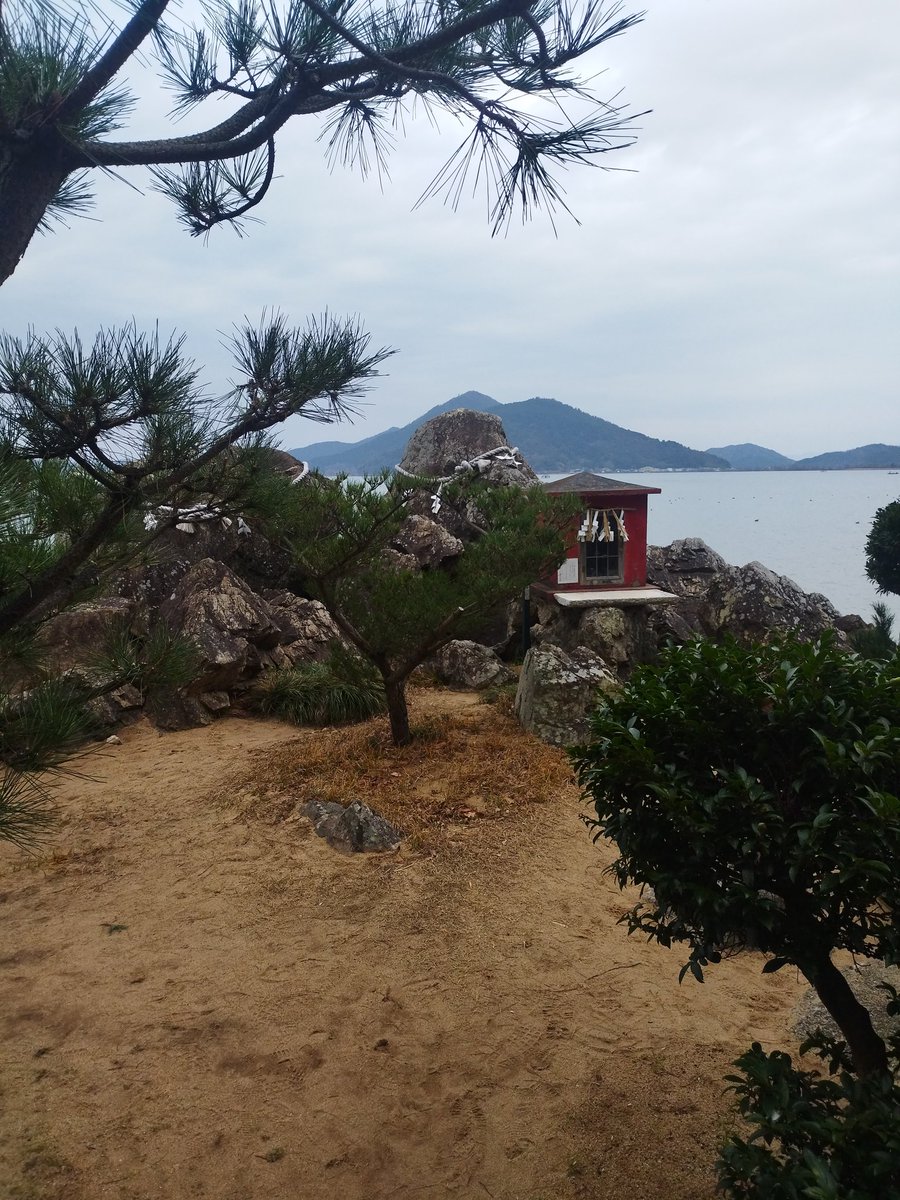 kou2806's tweet photo. 滋賀で龍由来でふらっと行けるといえば…
藤崎龍神社かな?ということで参拝。
パワースポット💪
最近の琵琶湖大減水で普段見れない琵琶湖に沈む御神体の岩の一部も見れちゃいます💦 https://t.co/HhZSQRZFlX