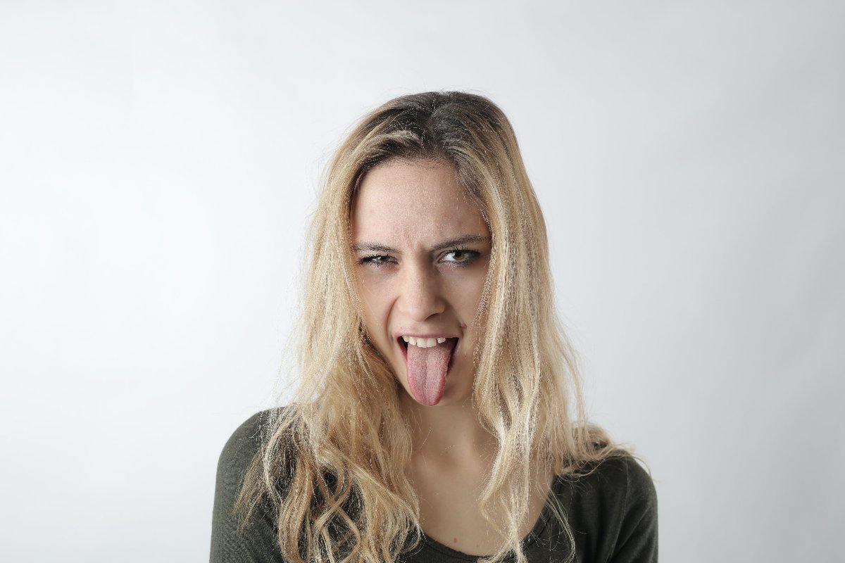 👅Lengua geográfica: un fenómeno fascinante con parches irregulares que cambian con el tiempo.
Aunque suele ser benigna, se cree que factores genéticos, infecciones o estrés pueden influir.

Mantén una buena higiene bucal para tu tranquilidad oral. ✨

#ClinicaParra