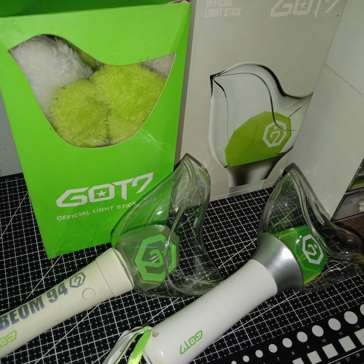 fallforyjm's tweet photo. WTS LFB PH ONHAND 

𓏔 GOT7 JAYB GOTOON DOLL : ₱2,000 SET (not yet wash)
with free:
   — GOT7 ver1 &amp; ver2 lightstick (no battery holder)
   — gotoon bag doll
   — GOT7 album all you want
     ⤷ can also do cod + additional fees 

mop: gcash
mod: sco (jnt) / lbc https://t.co/cd1TIHouHv