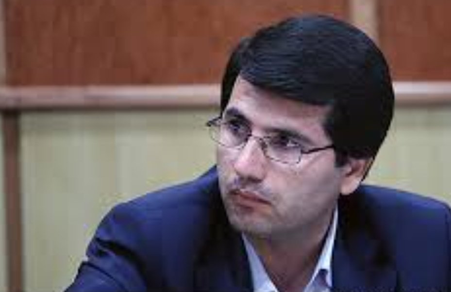 امروز شنیدم #رمضان_منجزی از فعالان در کلاب‌هاوس بازداشت شده. اگر موضوع امنیتی‌ست باید بگویم هرگز کلام ضدملی از وی نشنیدم. جای صدا در بند نیست. رمضان منجزی دشمن نیست. اختلاسگران را دریابید.