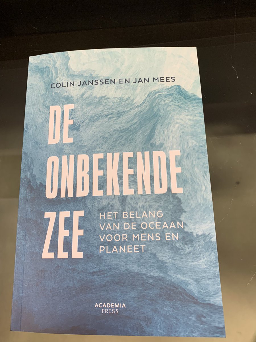 GeertBourgeois's tweet photo. De onbekende zee van oceaanwetenschappers @JanssenColin en @jmeesvliz over de moeder van alle leven, de vele types ecosystemen, de oceaan die de helft van alle zuurstof produceert, een kwart van onze CO2 opslaat en het klimaat regelt . Zoveel meer dan vis en scheepvaart . https://t.co/WJIjuWTdAq