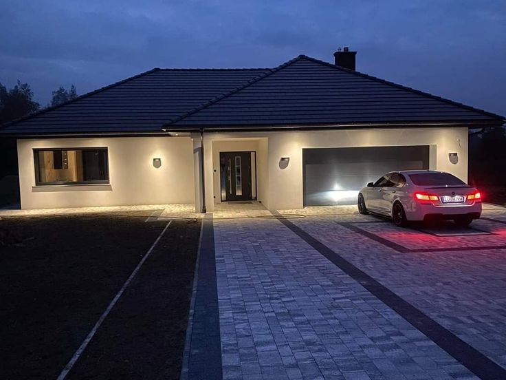 Apostlebriank's tweet photo. I have a strong feeling that the person reading this  will own a house 🏘️  this year. CLAIM IT. https://t.co/hP9JujWnaM