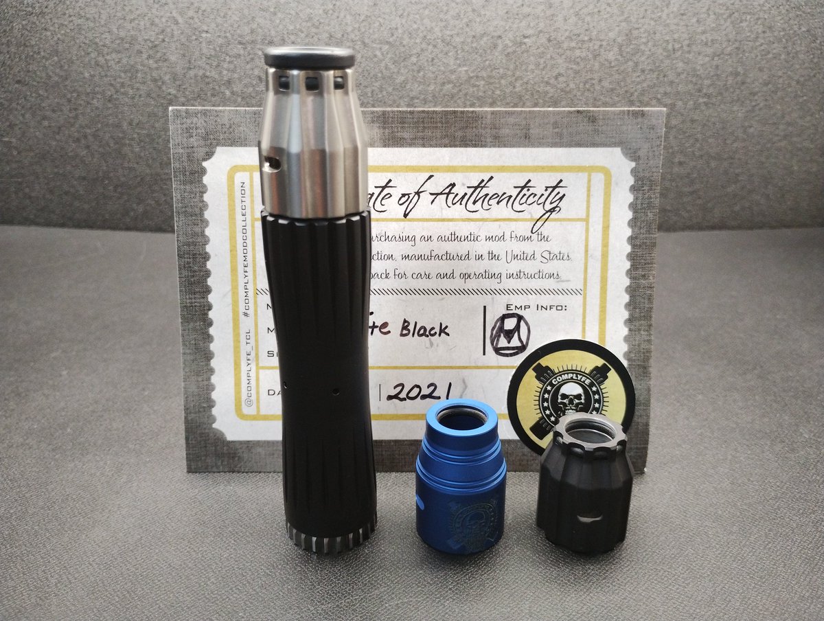 VapeMemory's tweet photo. ZONOVAPERさんの
福袋でいいの当った！
今まではあまり黒には
目がいかなかったけど
ものすごくカッコイイです。
キャップも２つ付いていて
今年はいいことありそ～う。
ありがとうございました。
#Complyfe #Zonovaper https://t.co/koj0YHLaxT