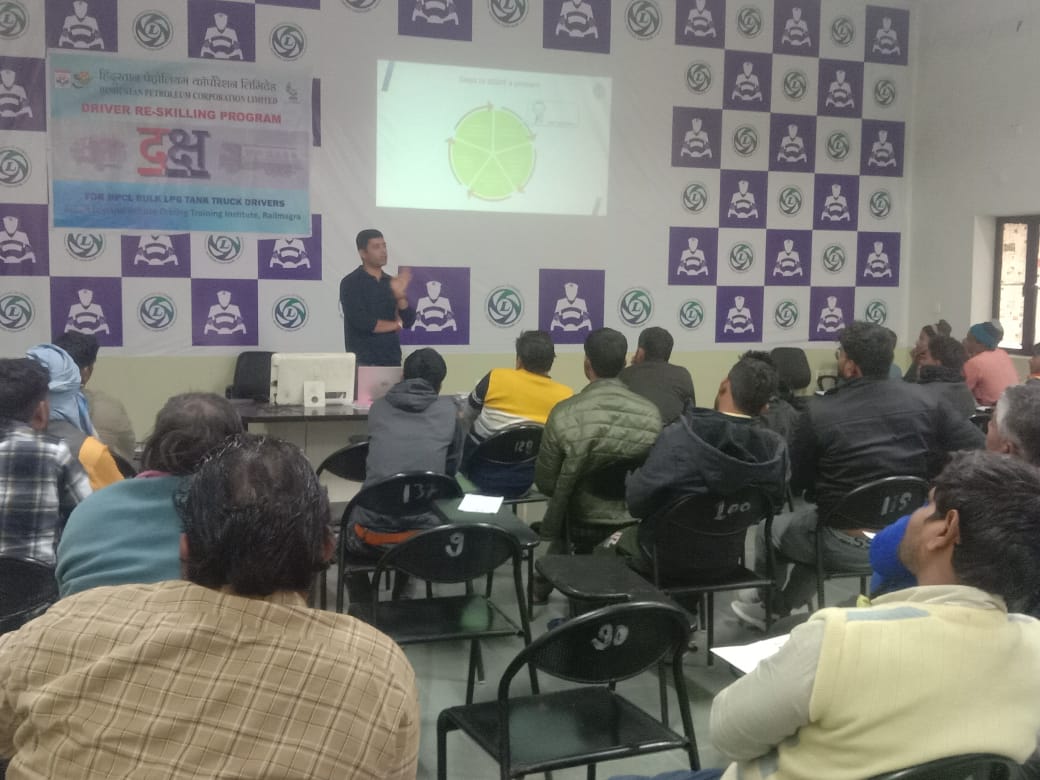 ssdani0573's tweet photo. HPCL, North West LPG Zone carried out 4 days residential training program under “ दक्ष- Driver Reskilling Program” for the 7th  batch of HPCL Bulk LPG Tank Truck Drivers at Ashok Leyland Vehicle Driver Training Institute (ALVDTI), Railmagra, Rajasthan from 26th to 29th Dec 2023 https://t.co/WLdYqR1PHZ