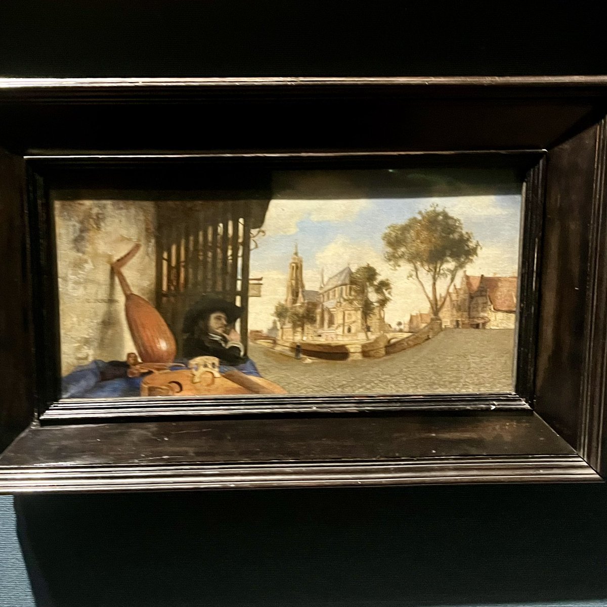 Ended 2023 with pilgrimage to @nationalgallery to find this enigmatic chap in Carel Fabritius A View of Delft, the tiny painting central to @LauraCummingArt ‘s brilliant book #Thunderclap Testament to LC’s sharp discerning eye, he’s easy to miss but utterly compelling (Rm 16)