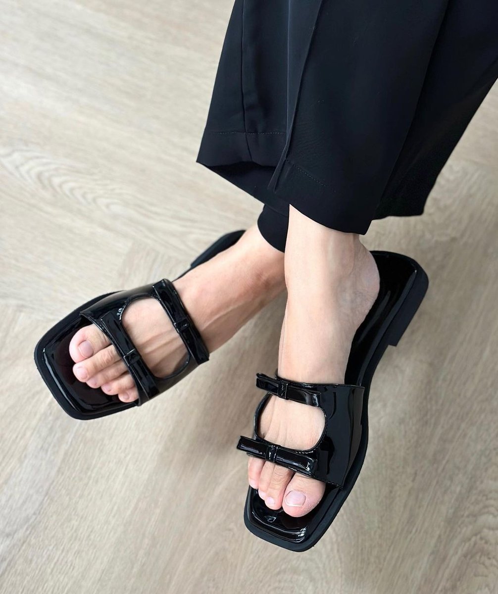 noeerbb's tweet photo. Asli ini sendal empuk banget🥺 dan lumayan tahan aku udah pake kemana² biasanya beli sendal harga segini belum sebulan udah ada aja masalah nya😭, harganya 60rban worth banget lem nya juga kuat ga gampang copot dan ga licin🫶.
🛒https://t.co/XmawDkU9Ff
🛒https://t.co/XmawDkU9Ff https://t.co/Kpz15XTDMf