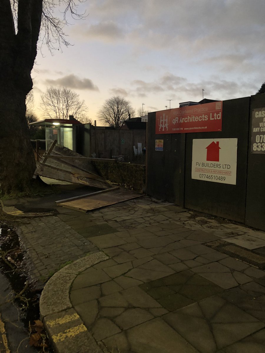 ibishoplaggett's tweet photo. @EnfieldCouncil fence down across walkway next to 150 Park Ave. https://t.co/l7Kb3Ljvc3