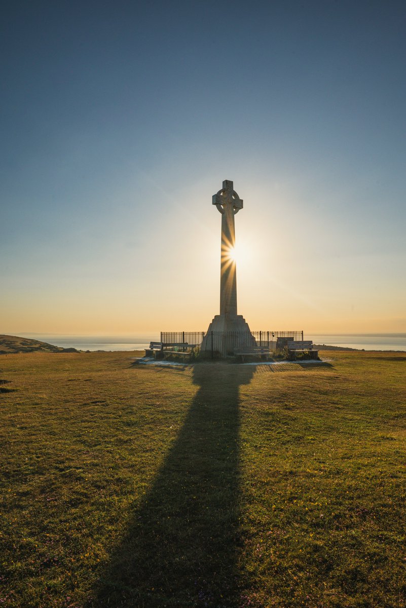 VisitIOW's tweet photo. FOUR #IsleofWight Landmarks to add to your Winter bucket list.📝✅

🌊@VisitTheNeedles (@ntisleofwight)
🌿The Longstone at Mottistone (@ntisleofwight)
🚀St Catherine's Oratory (@ntisleofwight / @englishheritage)
🤩Tennyson Monument (@ntisleofWight)

How many have you visited?🤔 https://t.co/n9l5b4T8UV