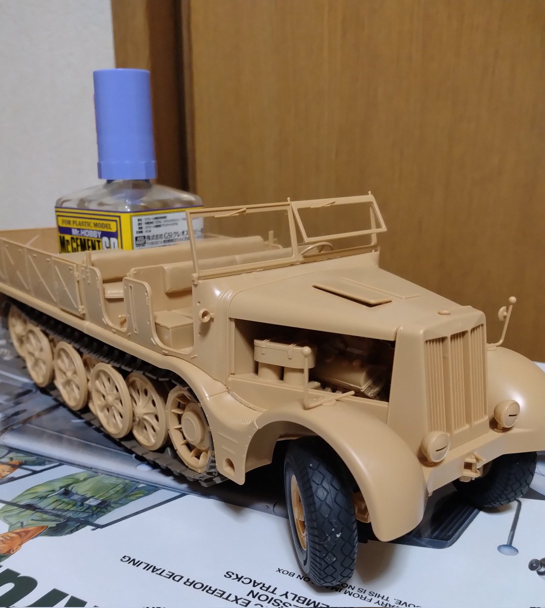 plasticnya's tweet photo. タミヤ　1/35　FAMO 完成〜。

ハーフトラックってなんでわざわざタイヤと履帯なんかよくわかんないけど立体としてはおもろいよね。零戦のお陰で長い休みに完成こんだけ。手間かかるのはあんま向いてねえな。　#タミヤ https://t.co/jjQw47kS6d