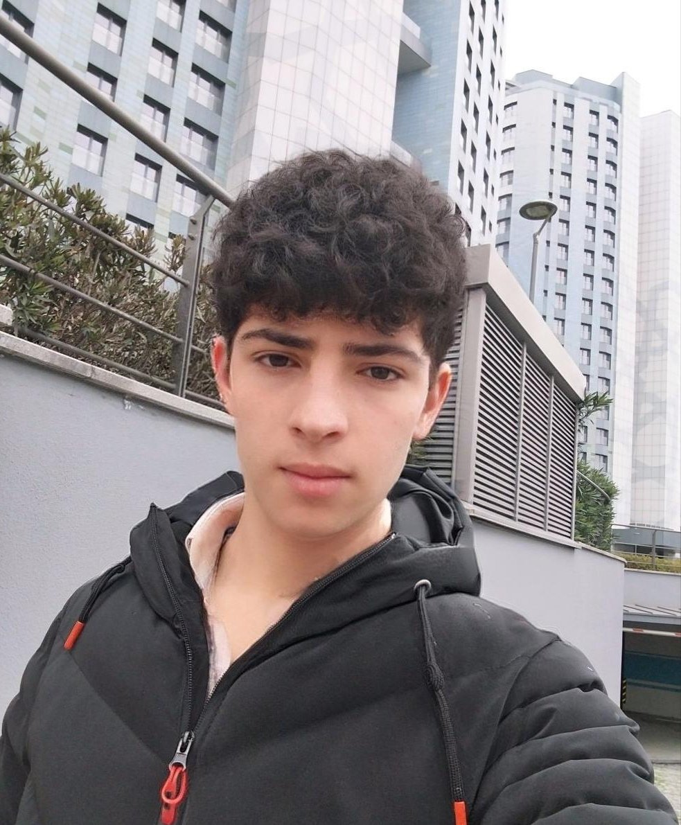 Beni sevecek tatlı yakışıklı bir aktif yokmu