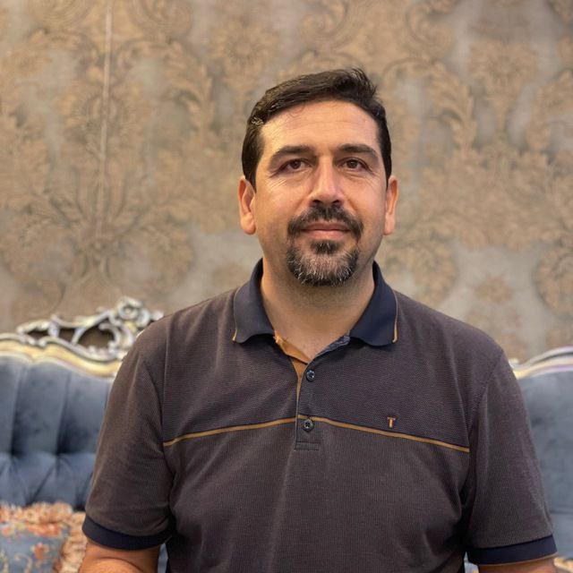 hediekimiaee's tweet photo. دکتر محمد شجاع، فوق تخصص قلب کودکان در بجنورد چند شب پیش، بعد از کشته شدن سیدرضی در صفحه اینستاگرامش یک استوری منتشر کرد که در آن نوشته بود: «امشب در ساختمان ما بوی کتلت پیچیده»
بلافاصله ماموران اطلاعات سپاه در بجنورد به خانه او حمله و او را بازداشت کردند. حالا امروز بسیجی‌ها‌‌ علیه او این پزشک تجمع برگزار کردند. دادستان بجنورد گفته توهین به شهدا، توهین به مقدسات است. دکتر محمد شجاع‌ در اعتراضات ۱۴۰۱ نیز بازداشت شده بود