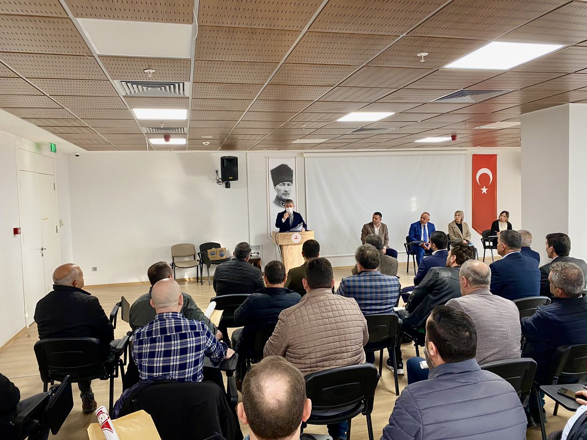 Arnavutkoy_K's tweet photo. Kaymakamımız Mahmut HERSANLIOĞLU Başkanlığında, Kaymakamlık Toplantı Salonununda Hastane Başhekimi Dr. Neşat YILDIRIM’ın sunusuyla Aylık Muhtarlar Toplantısı gerçekleştirildi.
@TC_istanbul https://t.co/YIryvOuASq