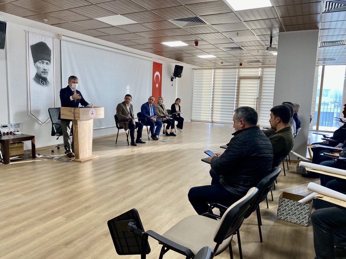 Arnavutkoy_K's tweet photo. Kaymakamımız Mahmut HERSANLIOĞLU Başkanlığında, Kaymakamlık Toplantı Salonununda Hastane Başhekimi Dr. Neşat YILDIRIM’ın sunusuyla Aylık Muhtarlar Toplantısı gerçekleştirildi.
@TC_istanbul https://t.co/YIryvOuASq