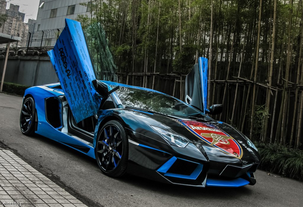 some of the cars owned by Arsenal players — a thread