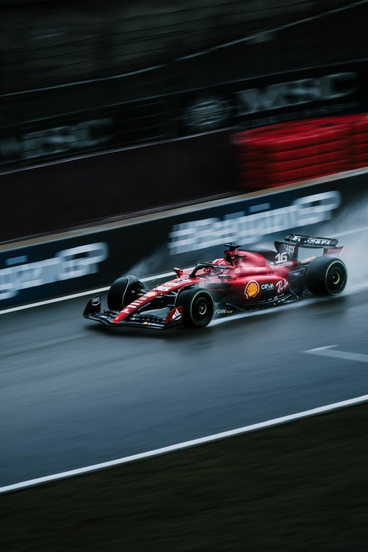 Did you know that the average Formula 1 car can go from 0 to 100 mph and back to 0 in less than 5 seconds? That's the kind of speed you get in the world's fastest sport! #F1 #FastFacts 🏎️💨