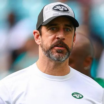 Jimmy Kimmel threatens to sue Aaron Rodgers over Epstein comments‼️📷 

“I’ve not met, flown with, visited, or had any contact whatsoever with Epstein… your reckless words put my family in danger. Keep it up and we will debate the facts further in court.”